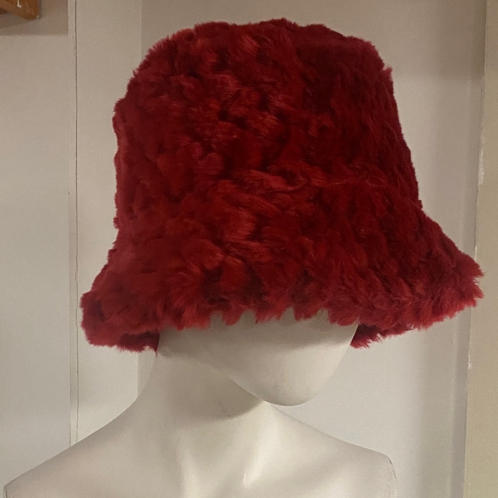 Y2K Red Faux Fur Bucket Hat OSFM - Picture 2 of 7